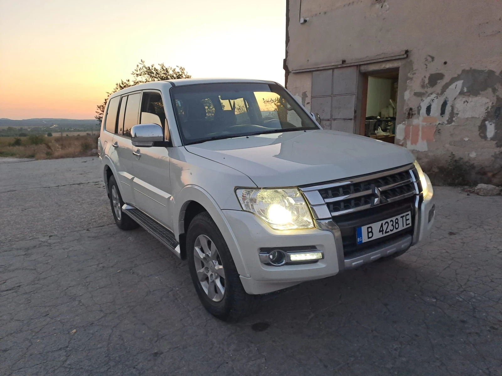Mitsubishi Pajero 3.6 v6 Gold, снимка 2 - Автомобили и джипове - 54093749