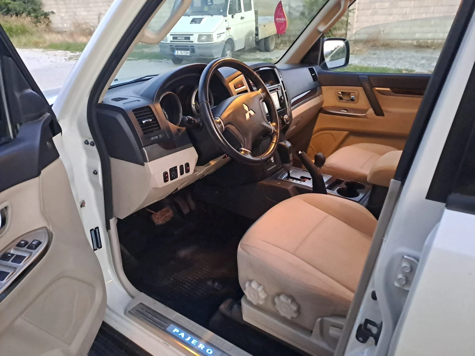 Mitsubishi Pajero 3.6 v6 Gold, снимка 7 - Автомобили и джипове - 54093749