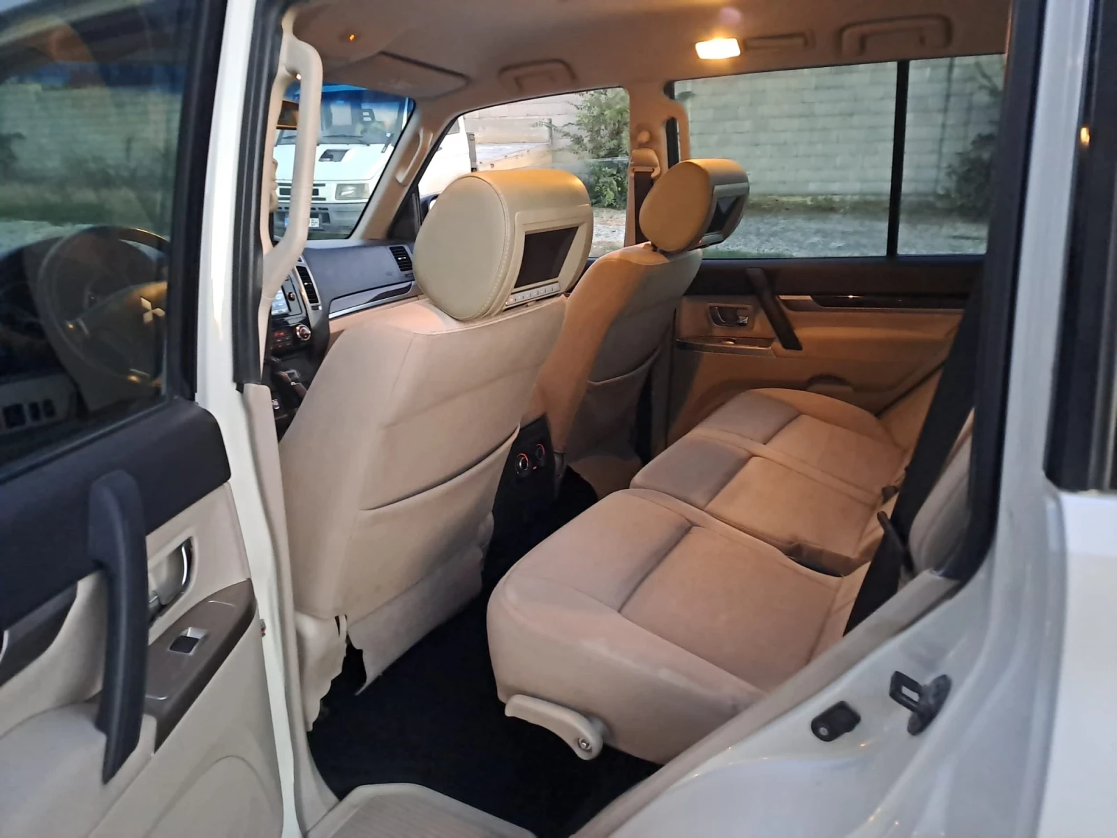 Mitsubishi Pajero 3.6 v6 Gold, снимка 8 - Автомобили и джипове - 54093749