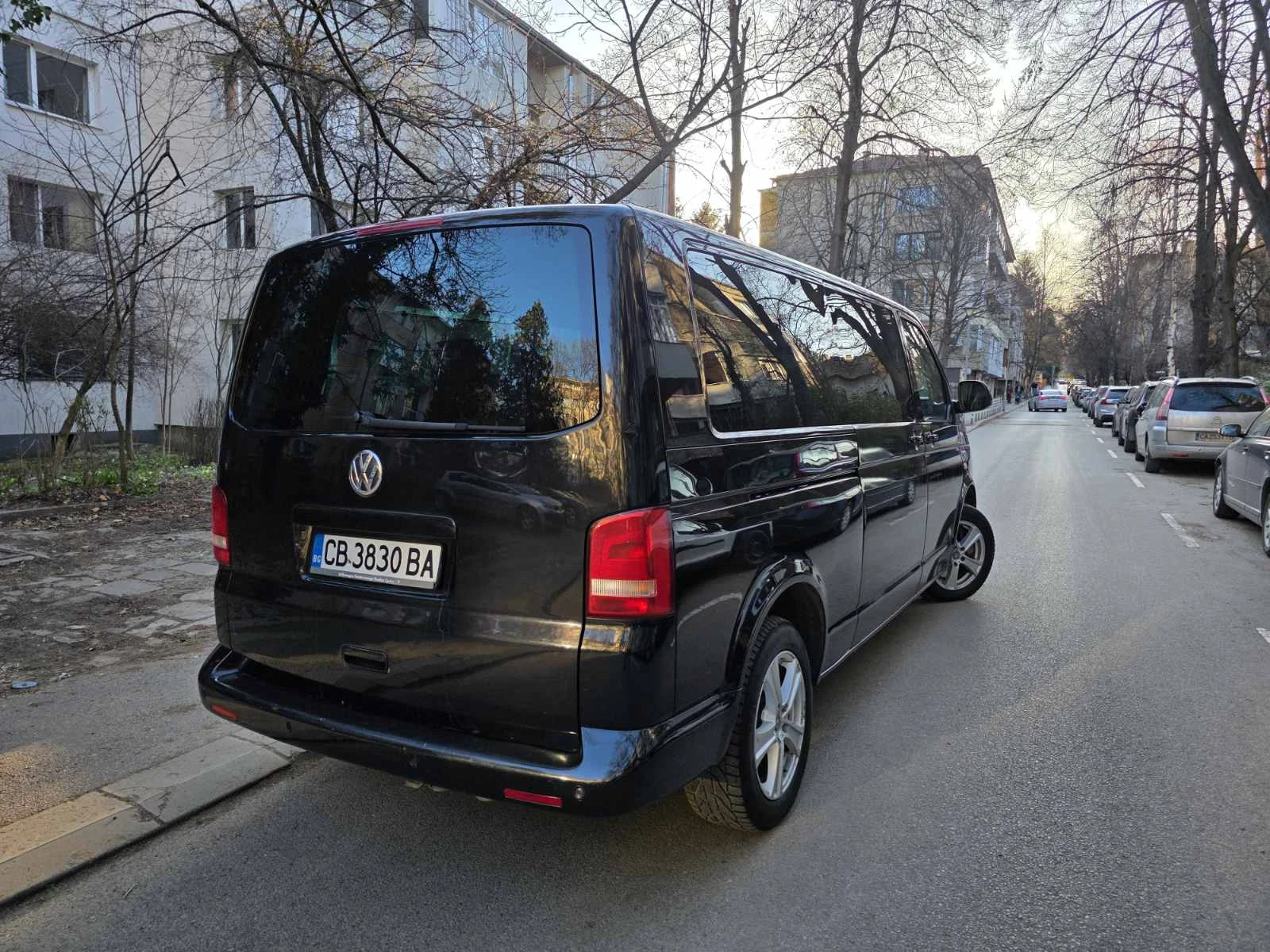 VW Multivan T5, снимка 13 - Бусове и автобуси - 53933379