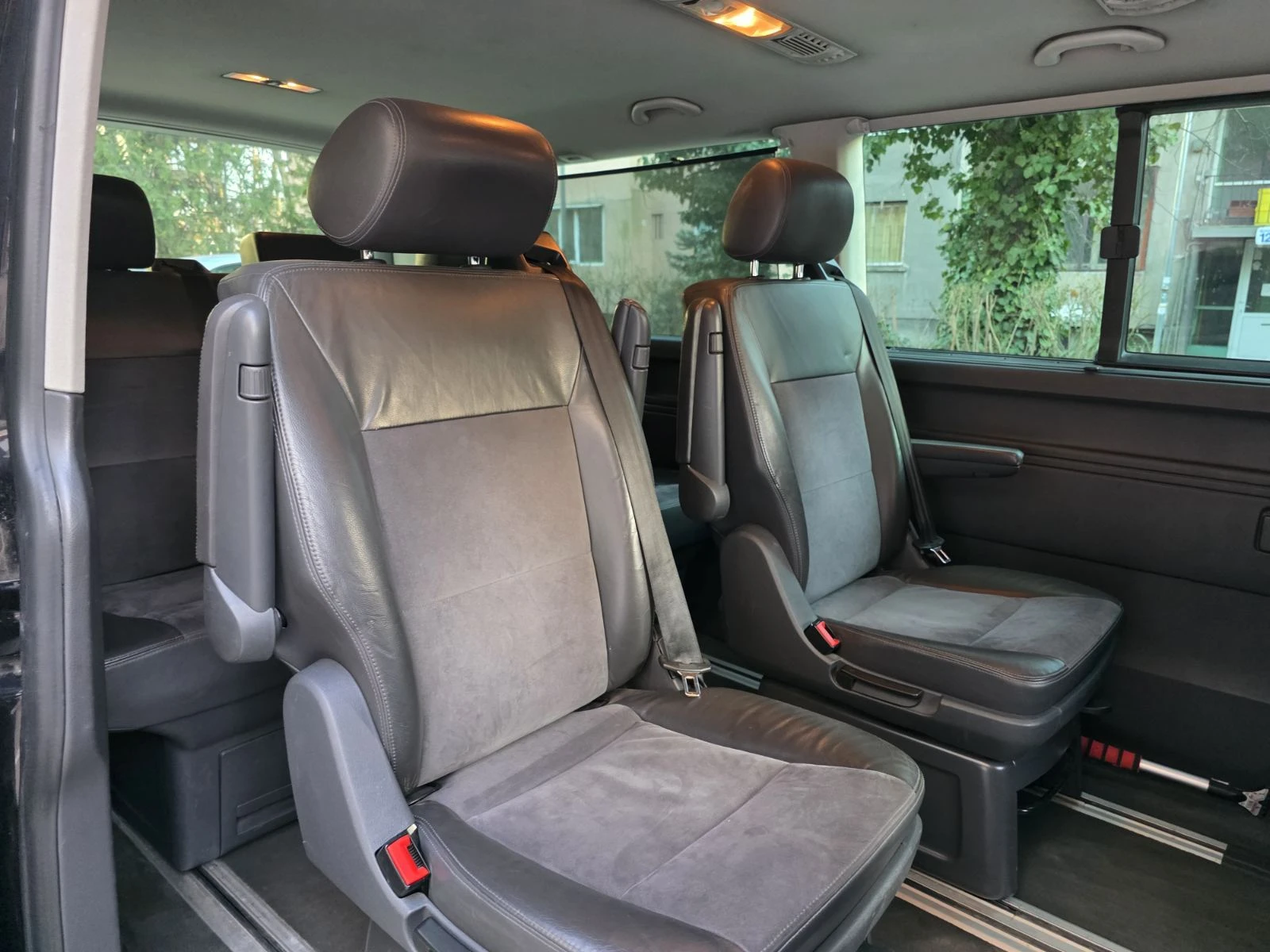 VW Multivan T5, снимка 9 - Бусове и автобуси - 53933379