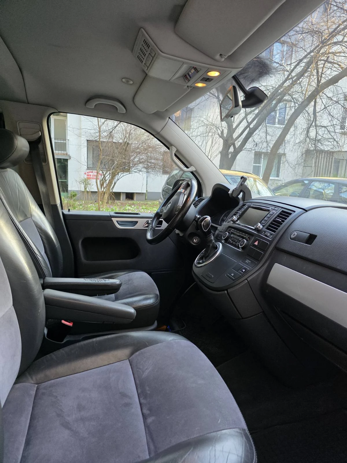 VW Multivan T5, снимка 8 - Бусове и автобуси - 53933379