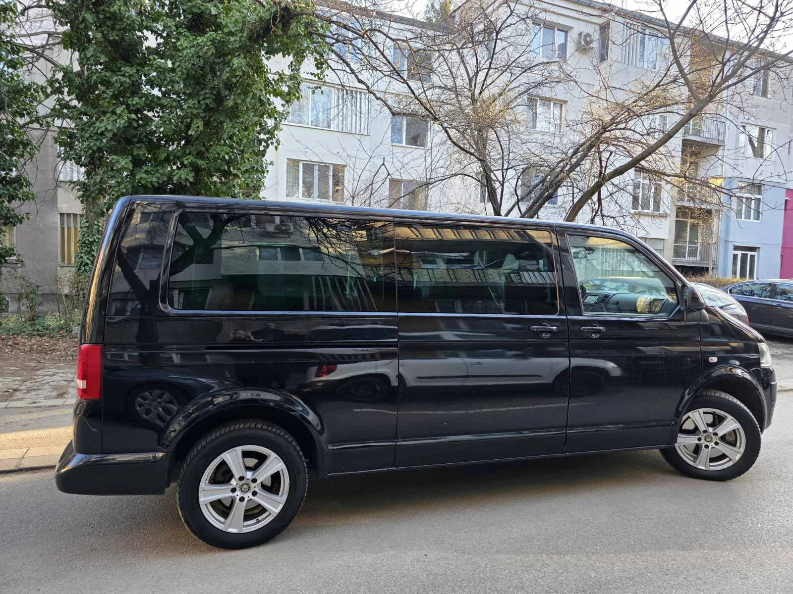 VW Multivan T5, снимка 14 - Бусове и автобуси - 53933379