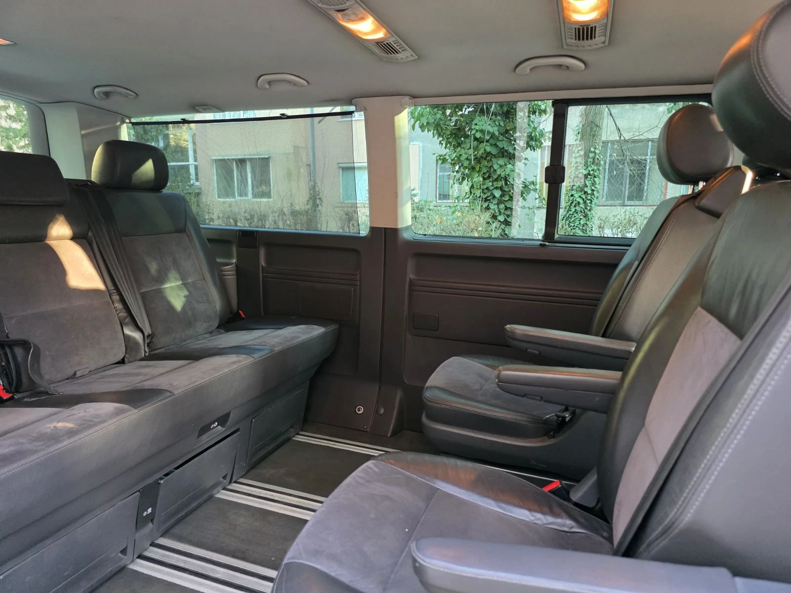 VW Multivan T5, снимка 5 - Бусове и автобуси - 53933379