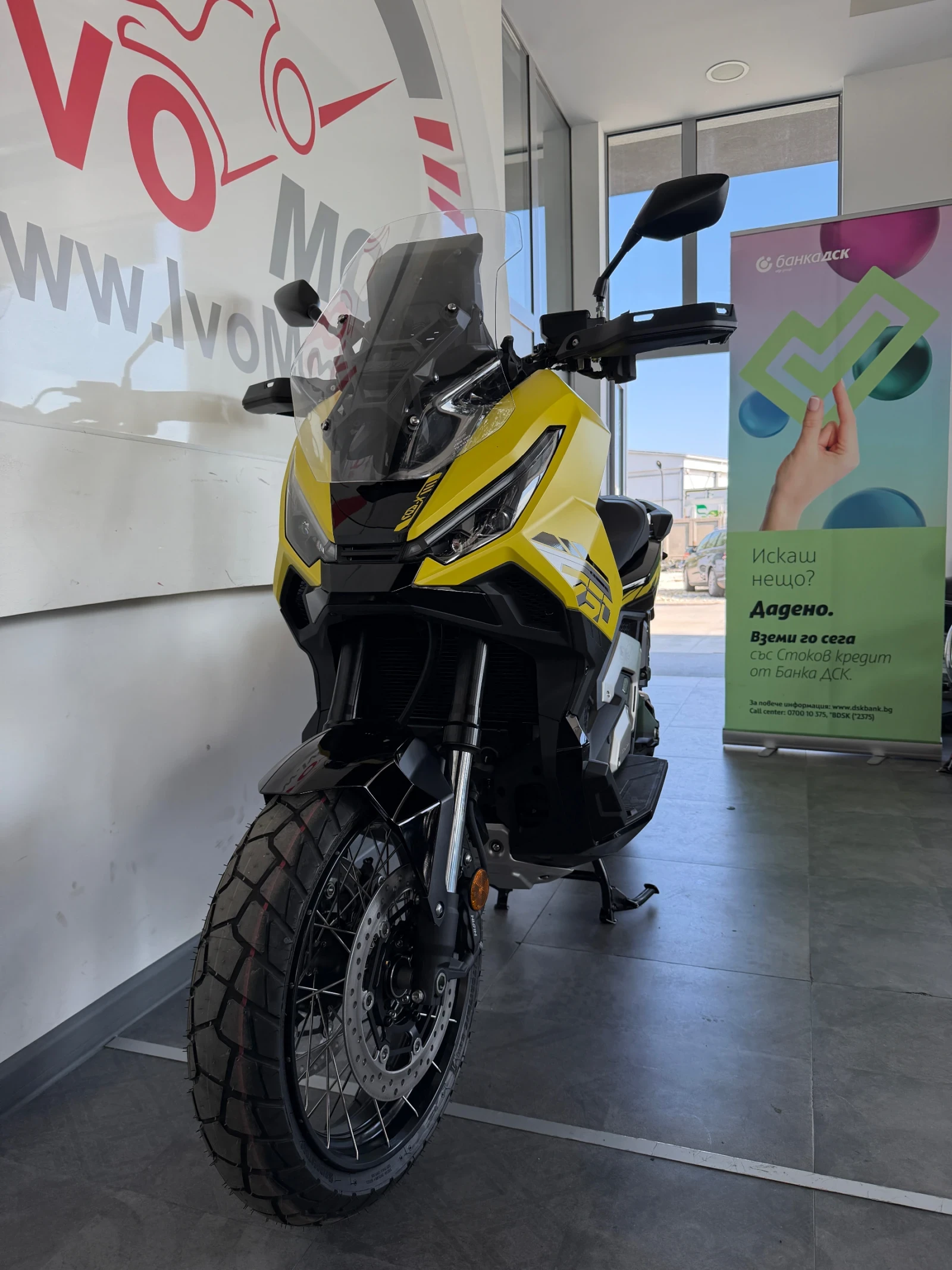 Honda X-ADV 750 gold чисто нов Finch Yellow  - изображение 3