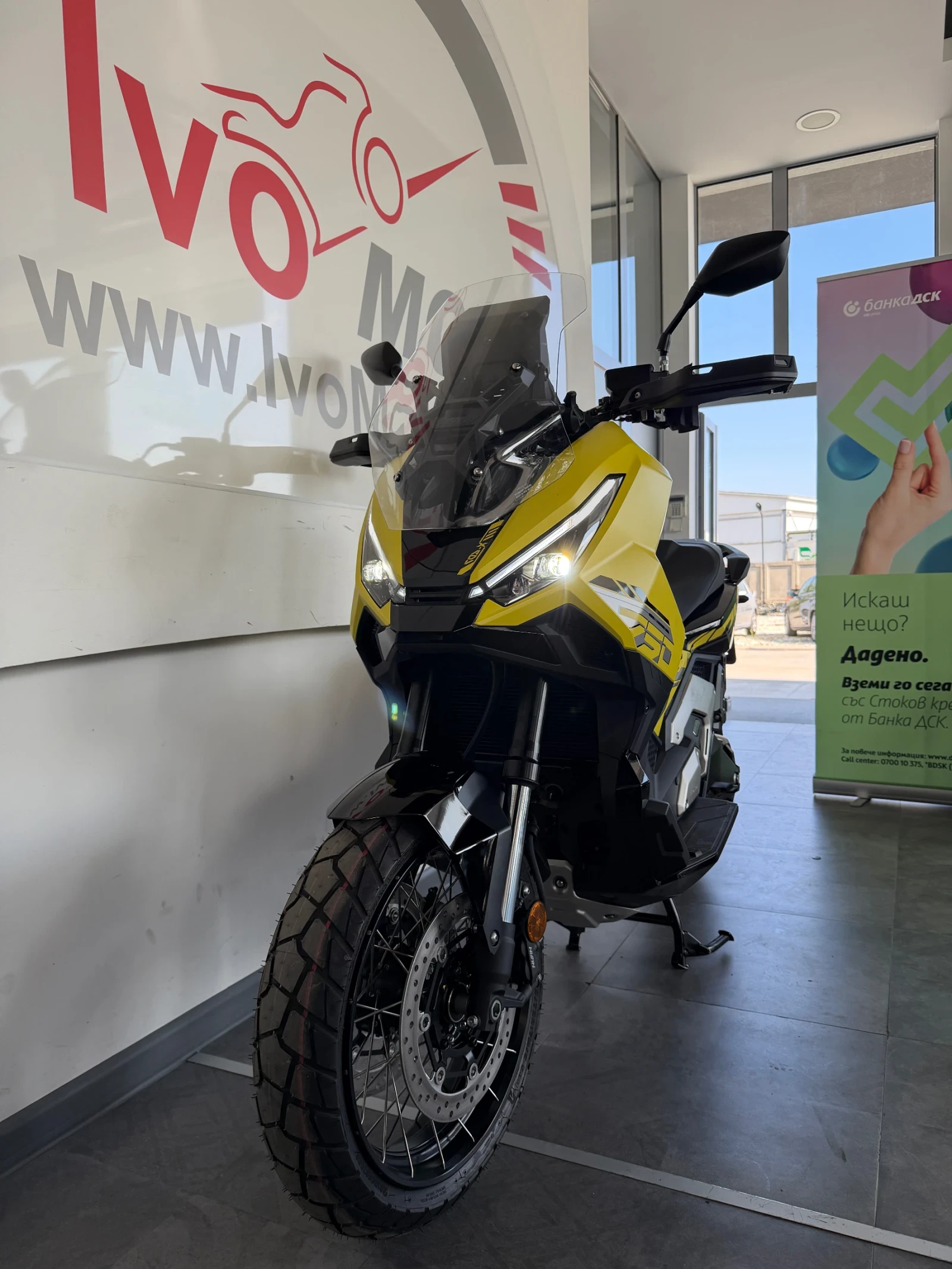 Honda X-ADV 750 gold чисто нов Finch Yellow  - изображение 2
