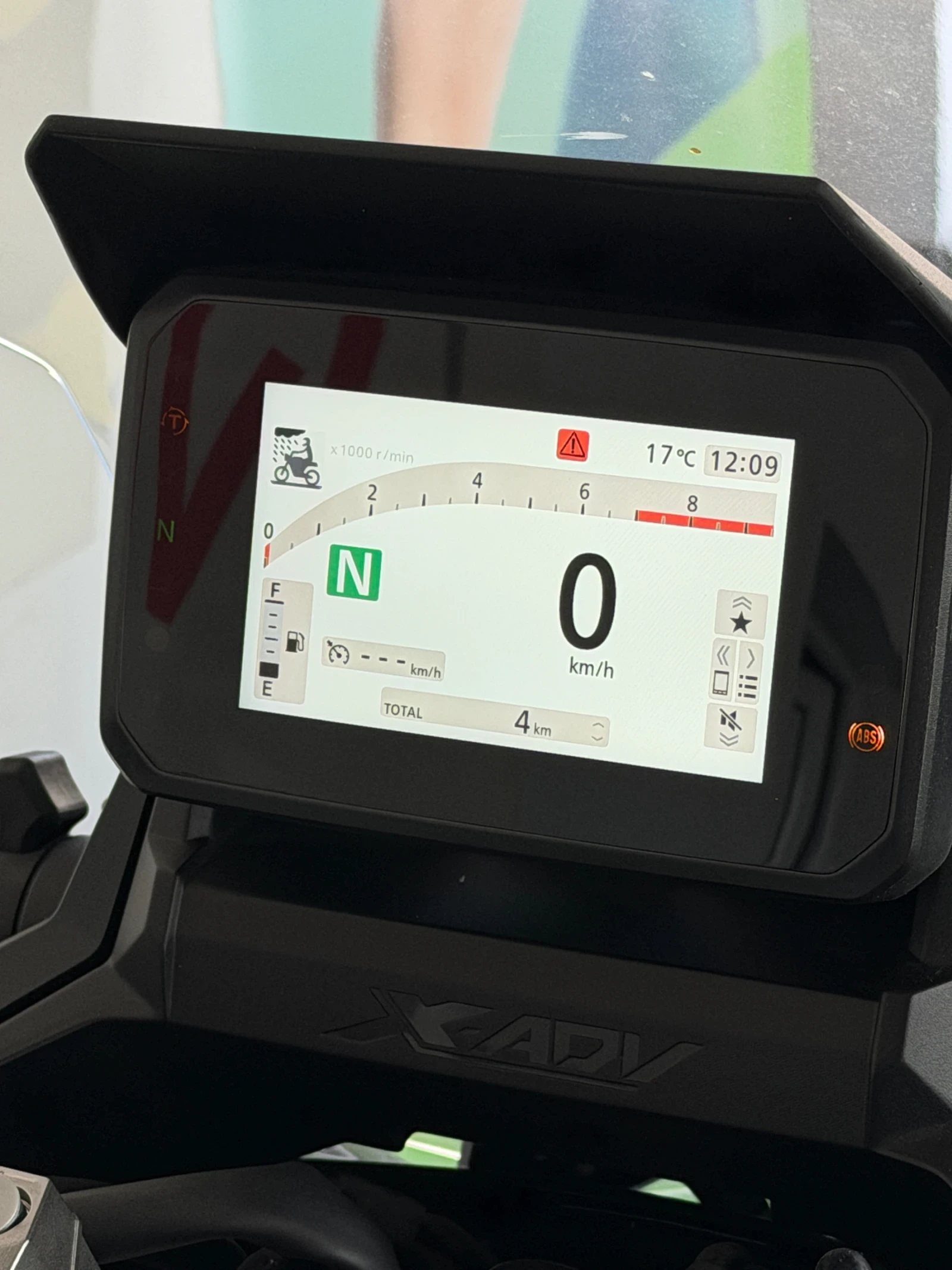 Honda X-ADV 750 gold чисто нов Finch Yellow  - изображение 6