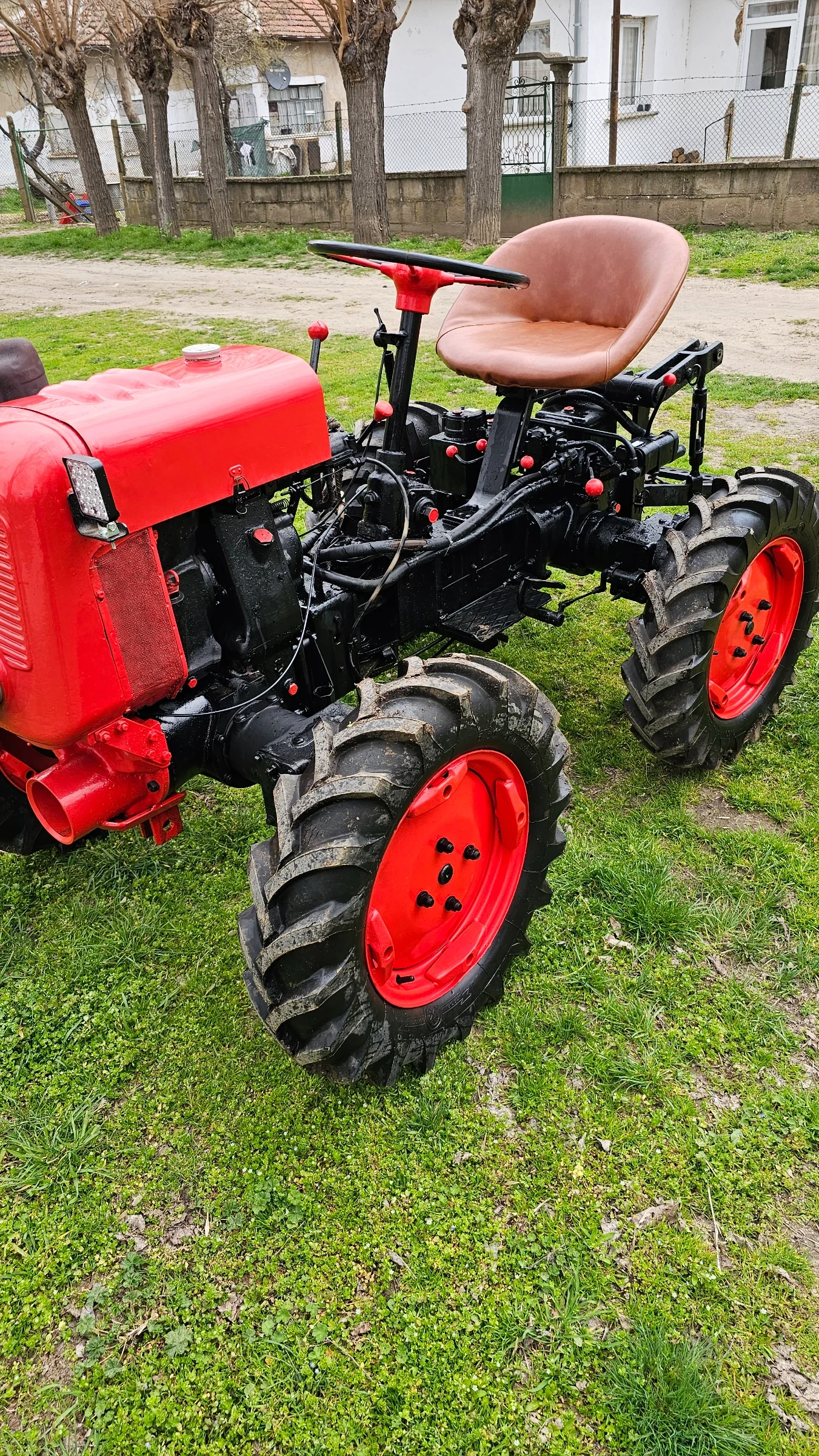 Трактор Болгар 224 у, снимка 2 - Селскостопанска техника - 54051001