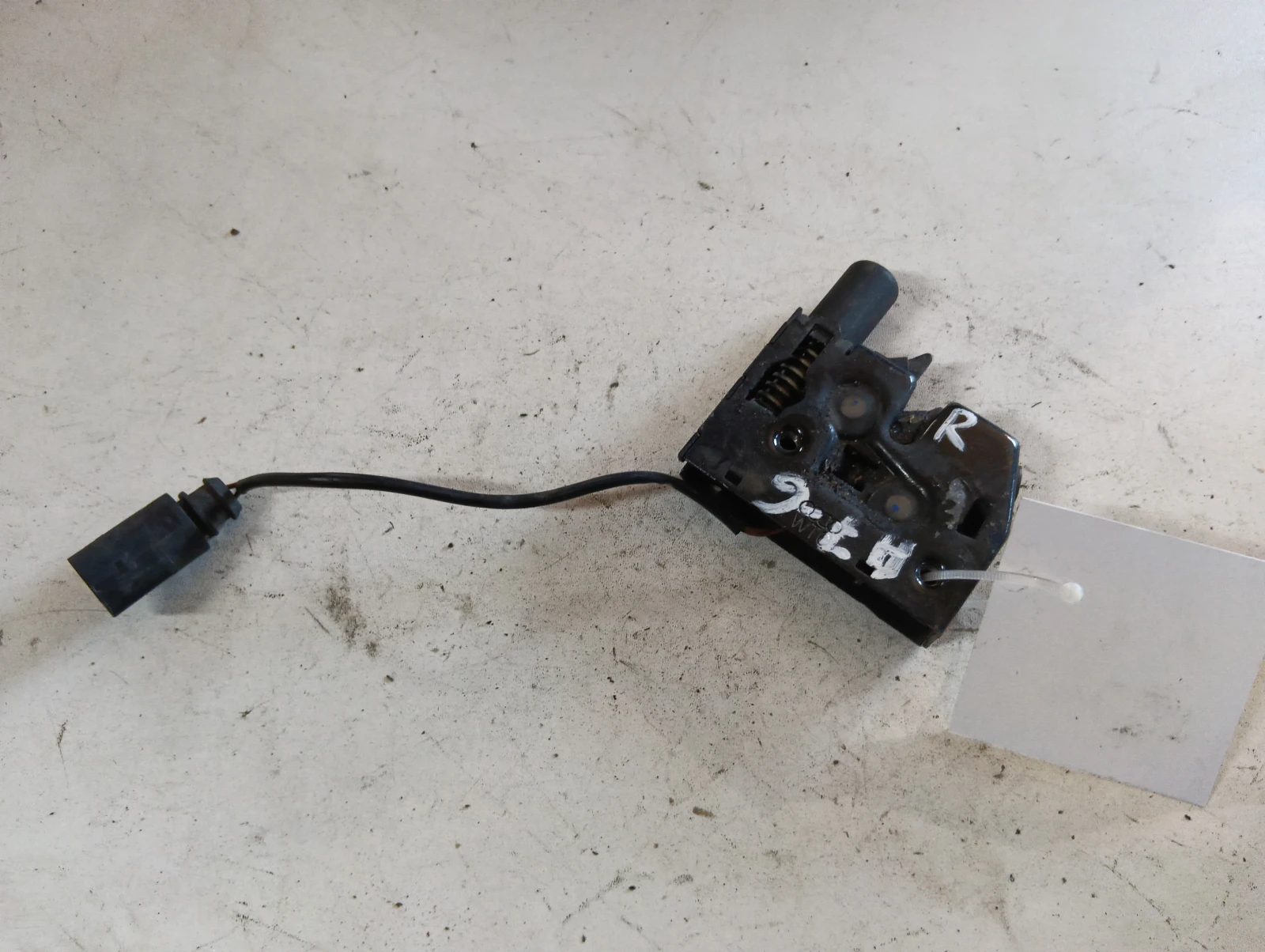 брава преден капак 4G0823509C Audi A7