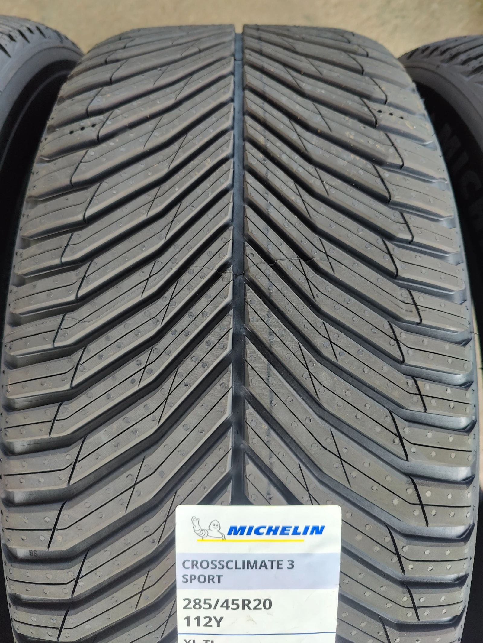 Гуми Всесезонни 285/45R20, снимка 4 - Гуми и джанти - 55156760