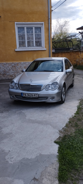Mercedes-Benz C 200, снимка 2 - Автомобили и джипове - 45171625