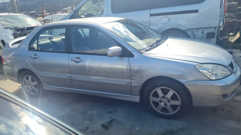 Mitsubishi Lancer 1.5, снимка 2 - Автомобили и джипове - 39276263