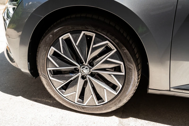 Skoda Superb L&K 4x4 280 2.0 TSI Гаранция, снимка 2 - Автомобили и джипове - 52085653