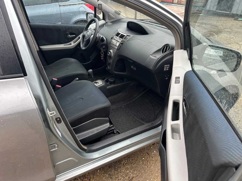 Toyota Yaris Автомат 6 скорости, снимка 11 - Автомобили и джипове - 52463524