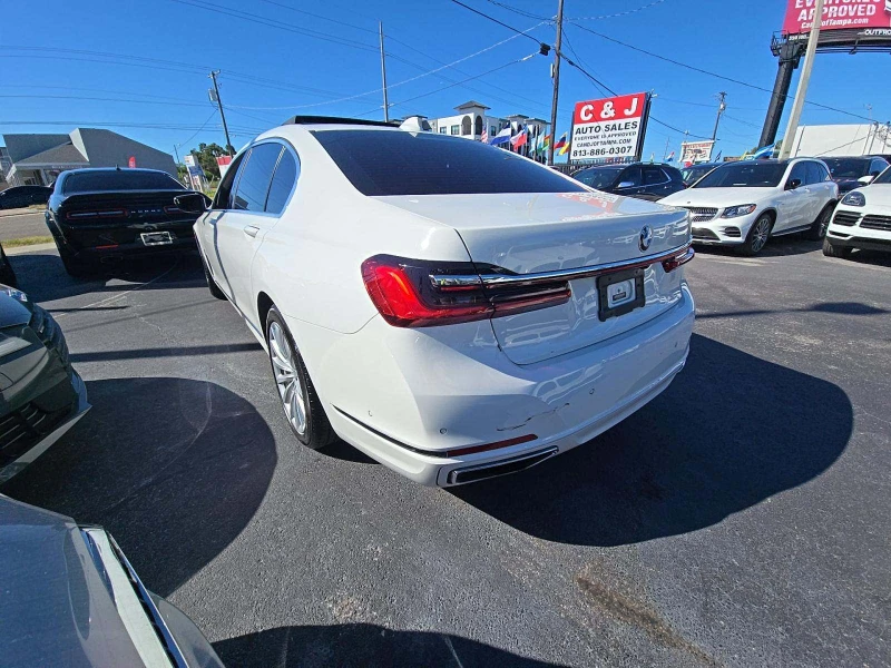 BMW 740 HUD, ВОWERS & WILKINS 3D, 360* , ОБДУХВАНЕ, ВАКУУМ, снимка 3 - Автомобили и джипове - 52612012