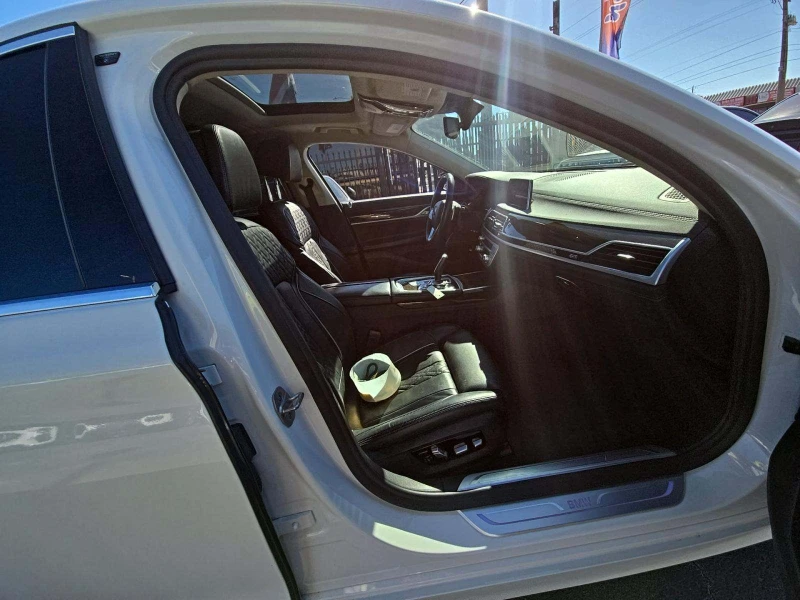 BMW 740 HUD, ВОWERS & WILKINS 3D, 360* , ОБДУХВАНЕ, ВАКУУМ, снимка 10 - Автомобили и джипове - 52612012