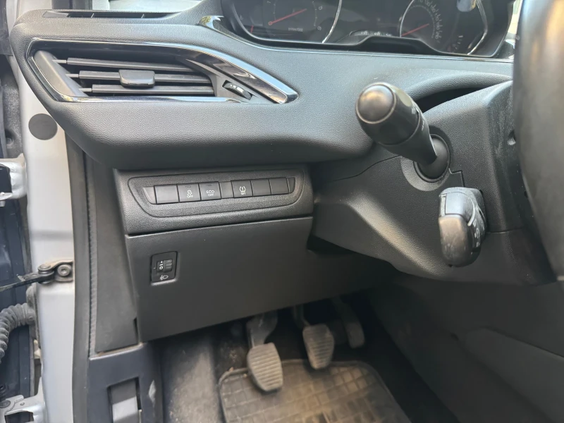 Peugeot 208 1.6 BlueHDI, снимка 6 - Автомобили и джипове - 52665913