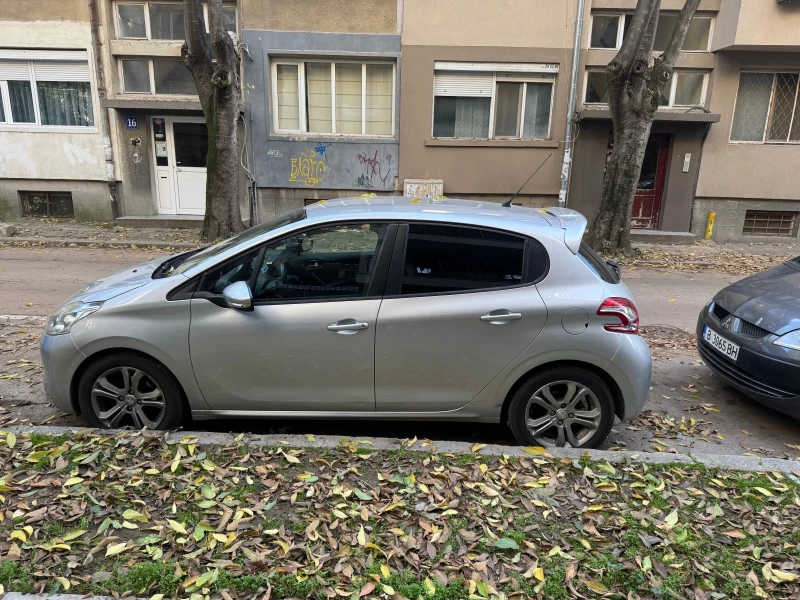 Peugeot 208 1.6 BlueHDI, снимка 9 - Автомобили и джипове - 52665913