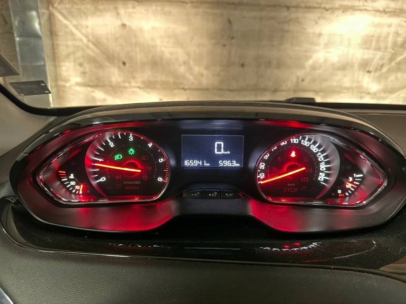 Peugeot 208 1.6 BlueHDI, снимка 11 - Автомобили и джипове - 52665913