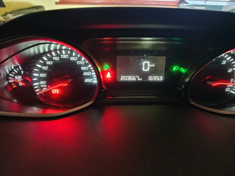 Peugeot 308 SW 1.2 puretech allure, снимка 10 - Автомобили и джипове - 52875909