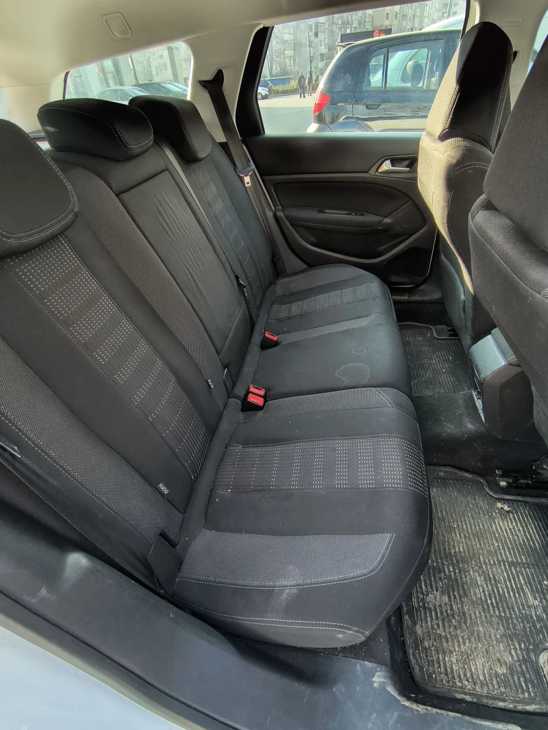 Peugeot 308 SW 1.2 puretech allure, снимка 15 - Автомобили и джипове - 52875909