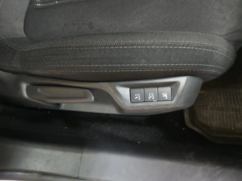Peugeot 308 SW 1.2 puretech allure, снимка 13 - Автомобили и джипове - 52875909