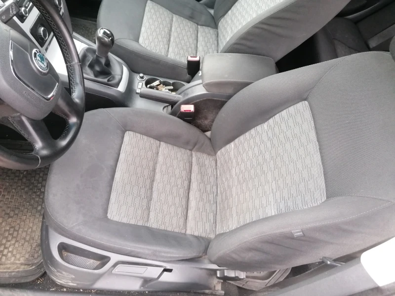 Skoda Octavia 1, 6 ТДИ, снимка 13 - Автомобили и джипове - 53123478