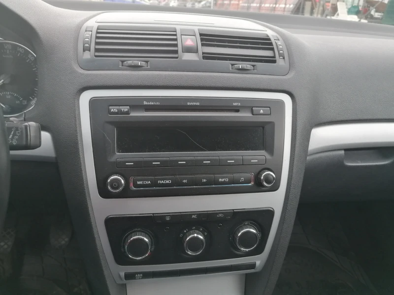 Skoda Octavia 1, 6 ТДИ, снимка 15 - Автомобили и джипове - 53123478