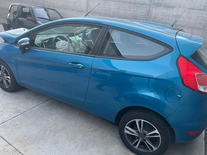 Ford Fiesta 1.5D - изображение 2