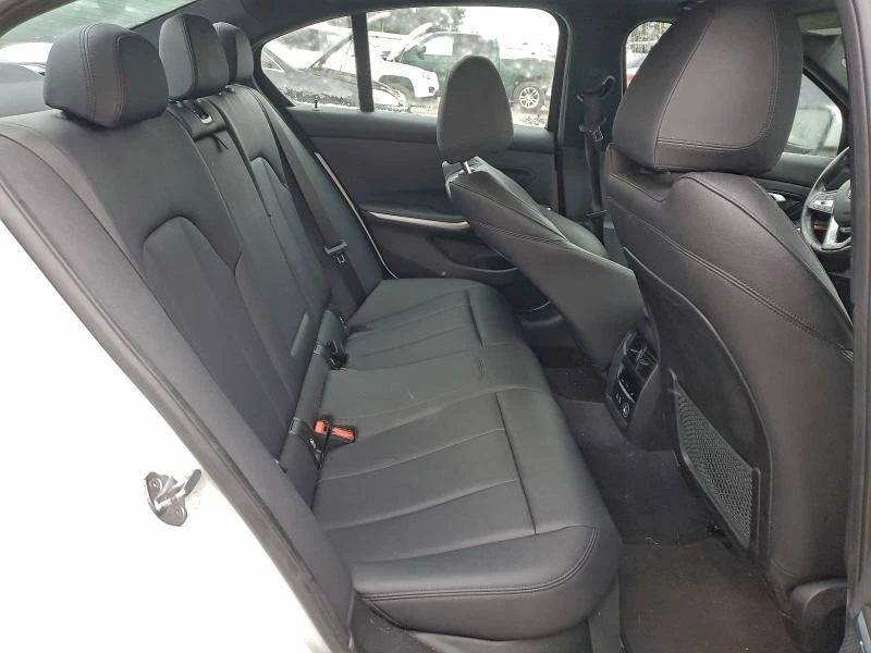 BMW 330 2.0L 4 All wheel drive, снимка 3 - Автомобили и джипове - 53142648