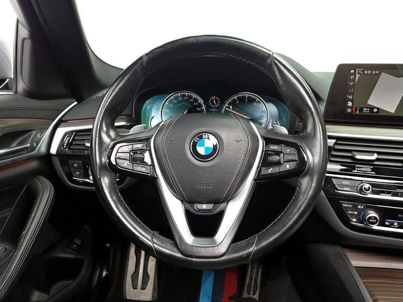 BMW 530 530i M Sport Package Plus| 252к.с.| ВКЛ.ТЕХНОТЕСТ, снимка 12 - Автомобили и джипове - 55395283