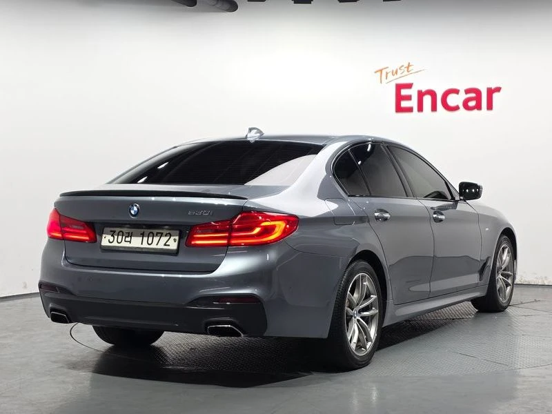 BMW 530 530i M Sport Package Plus| 252к.с.| ВКЛ.ТЕХНОТЕСТ, снимка 2 - Автомобили и джипове - 55395283