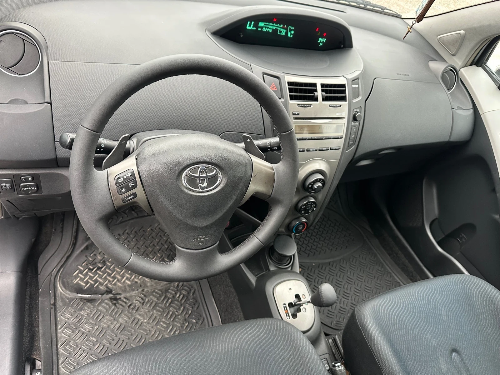Toyota Yaris ������� 6 �������� | Mobile.bg � ����������� 16