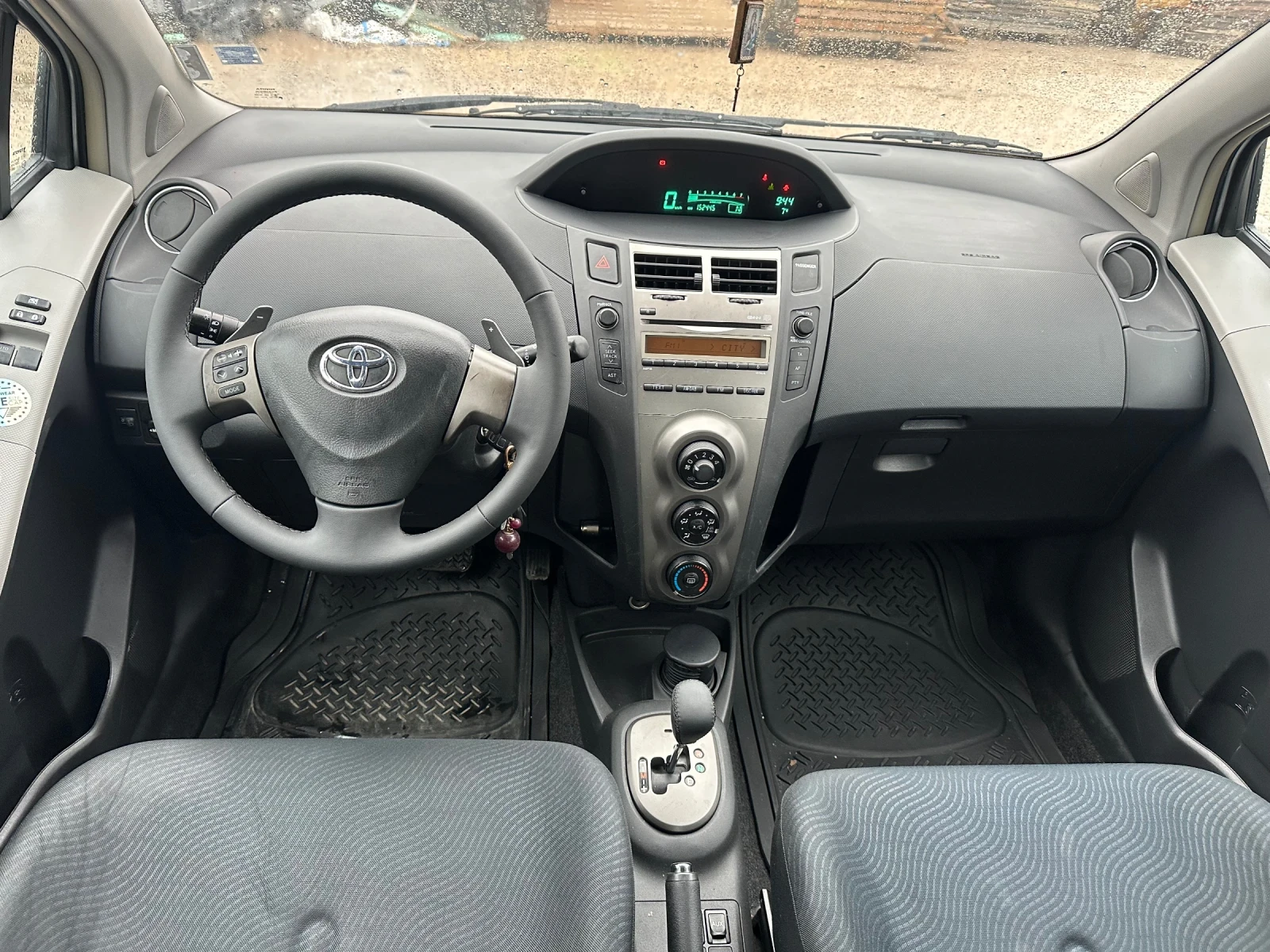 Toyota Yaris ������� 6 �������� | Mobile.bg � ����������� 12