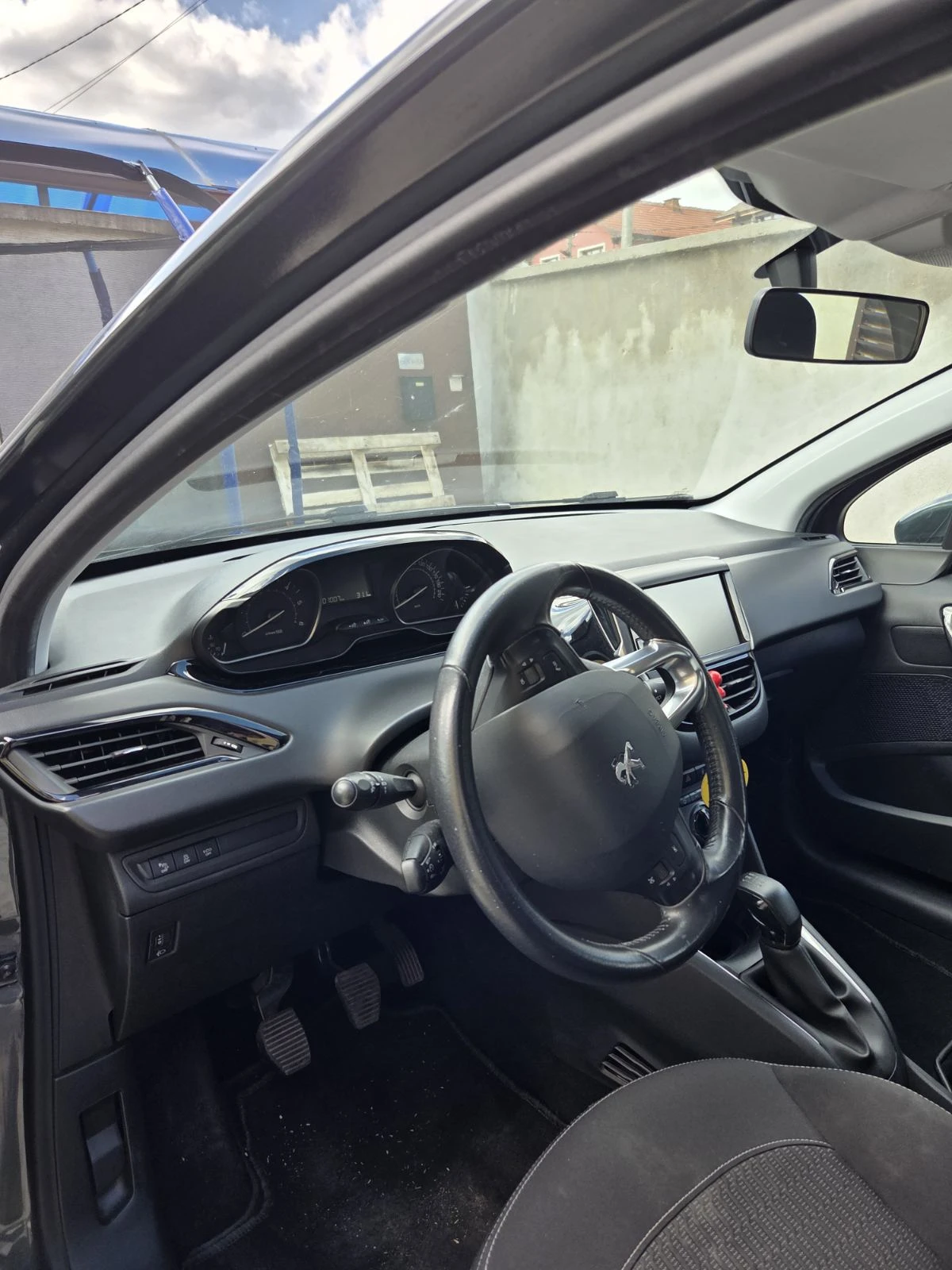 Peugeot 208, снимка 4 - Автомобили и джипове - 54158235