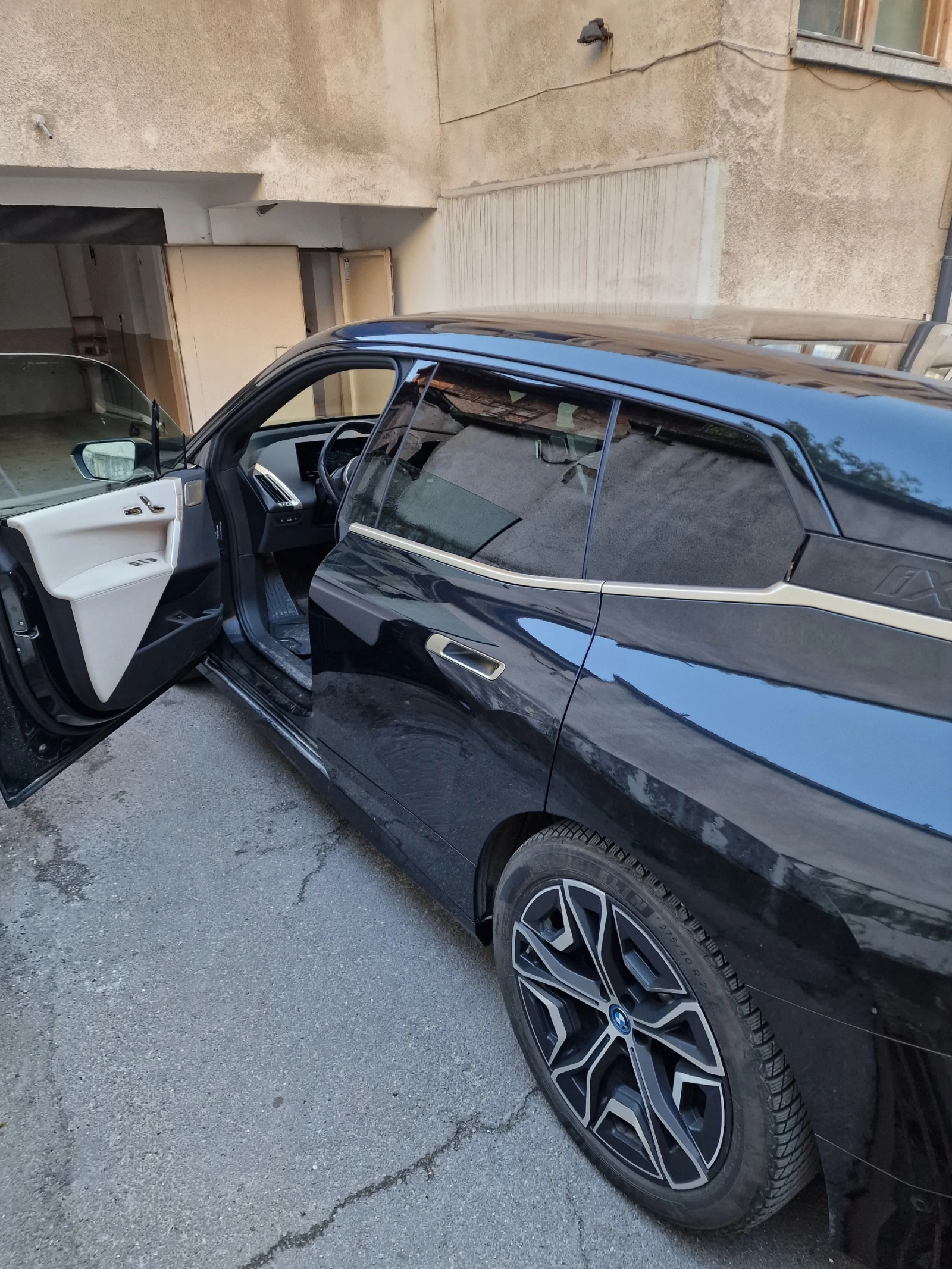 BMW iX xDrive 40, снимка 4 - Автомобили и джипове - 54427996