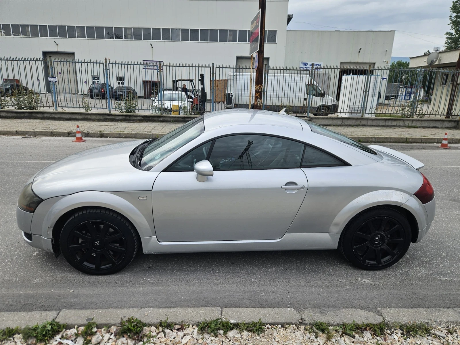 Audi Tt 1.8t, снимка 2 - Автомобили и джипове - 54462071
