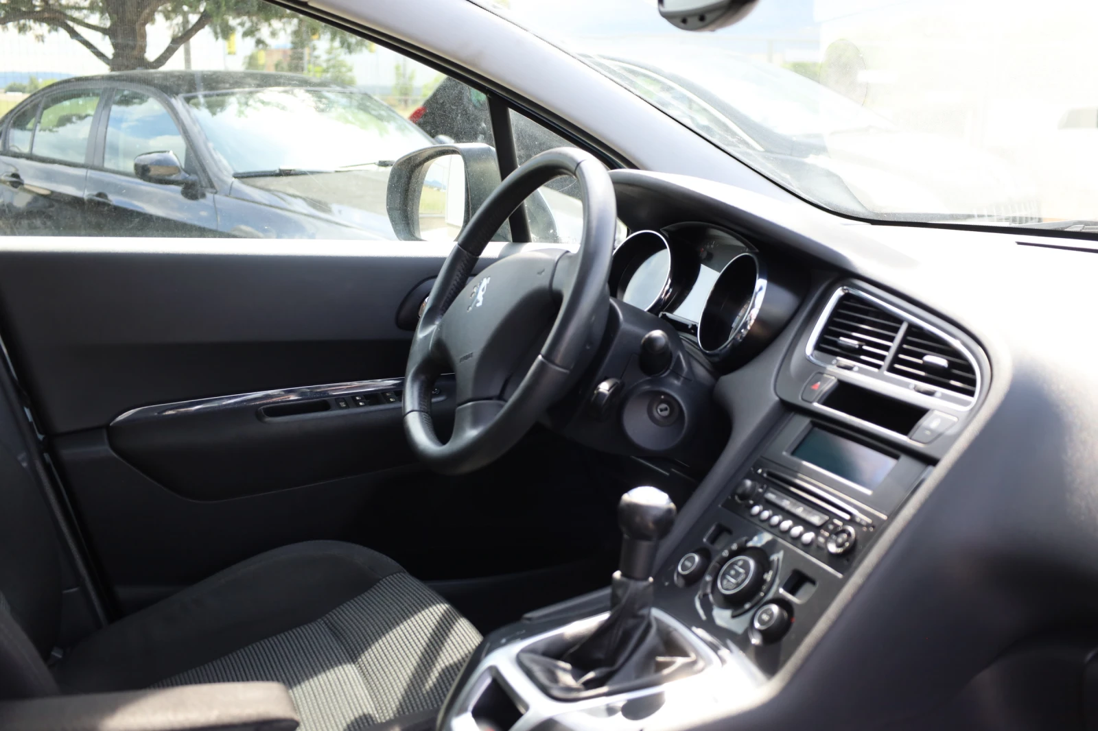 Peugeot 5008 1.6VTi, снимка 11 - Автомобили и джипове - 54609879