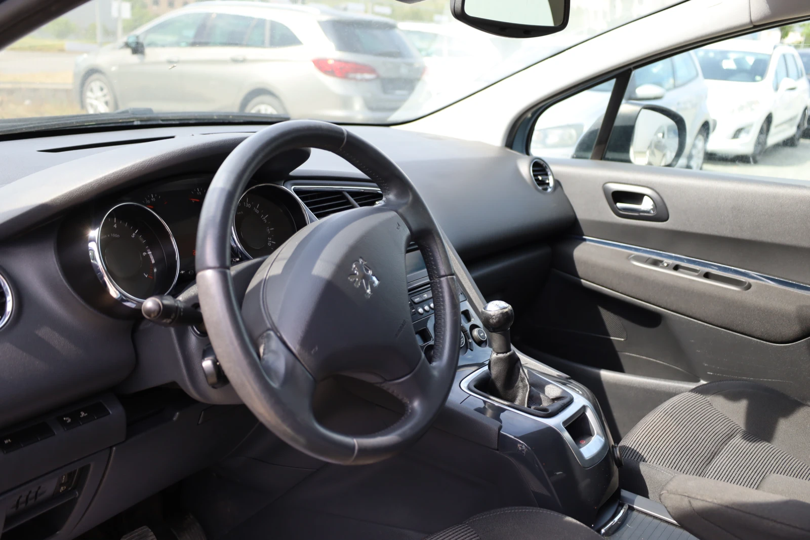 Peugeot 5008 1.6VTi, снимка 5 - Автомобили и джипове - 54609879