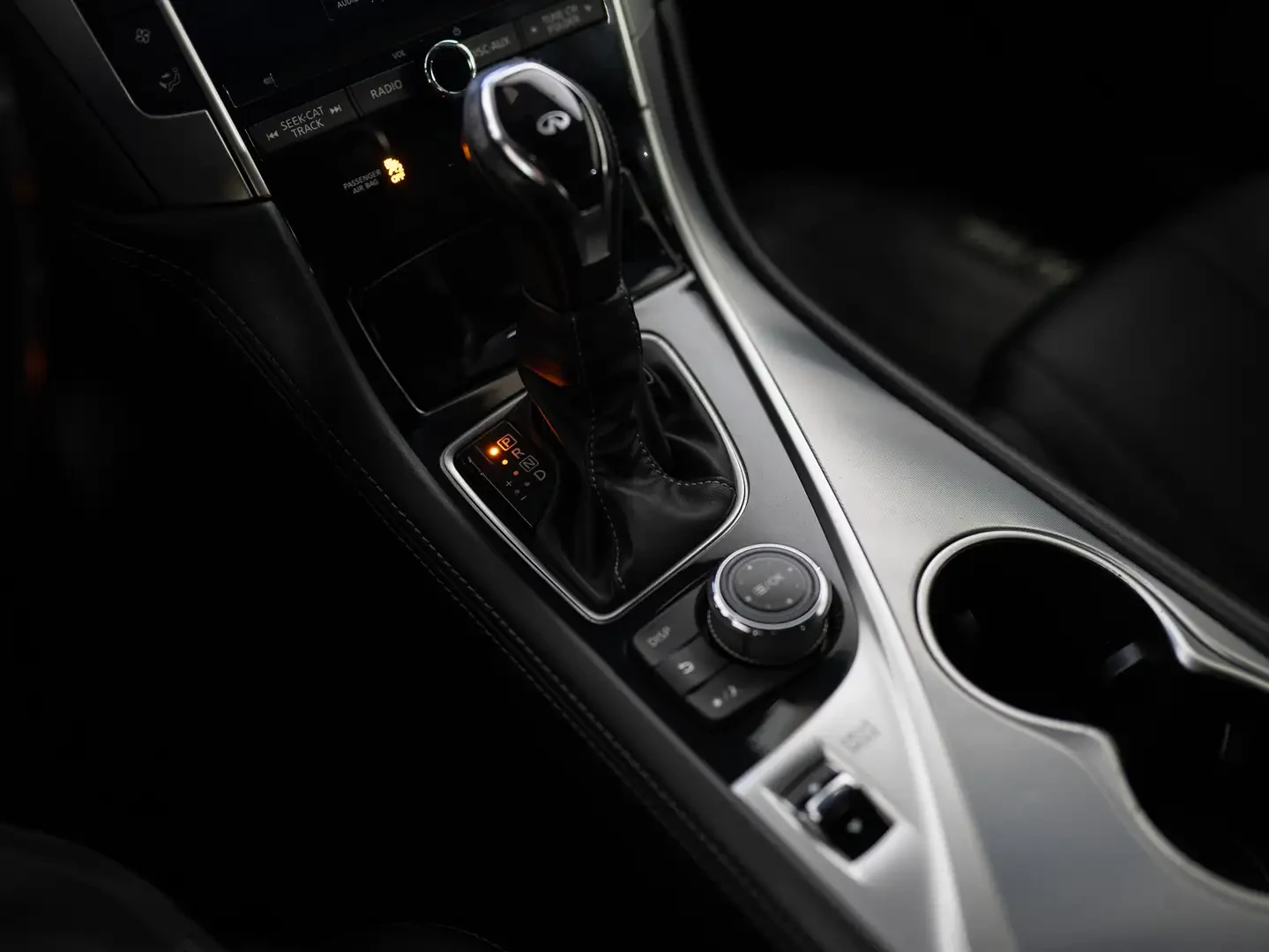 Infiniti Q60 2, снимка 13 - Автомобили и джипове - 54883914