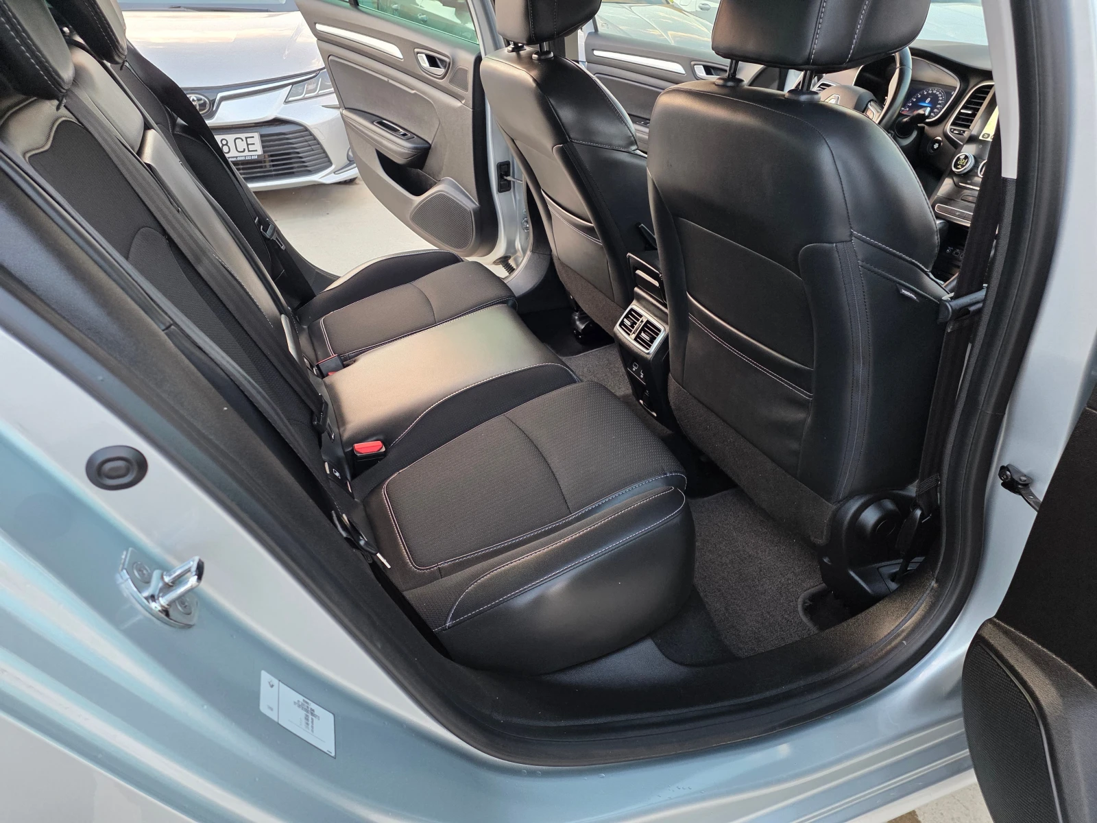 Renault Megane ���-�/� 1.5 DCI 115 �� | Mobile.bg � ����������� 10