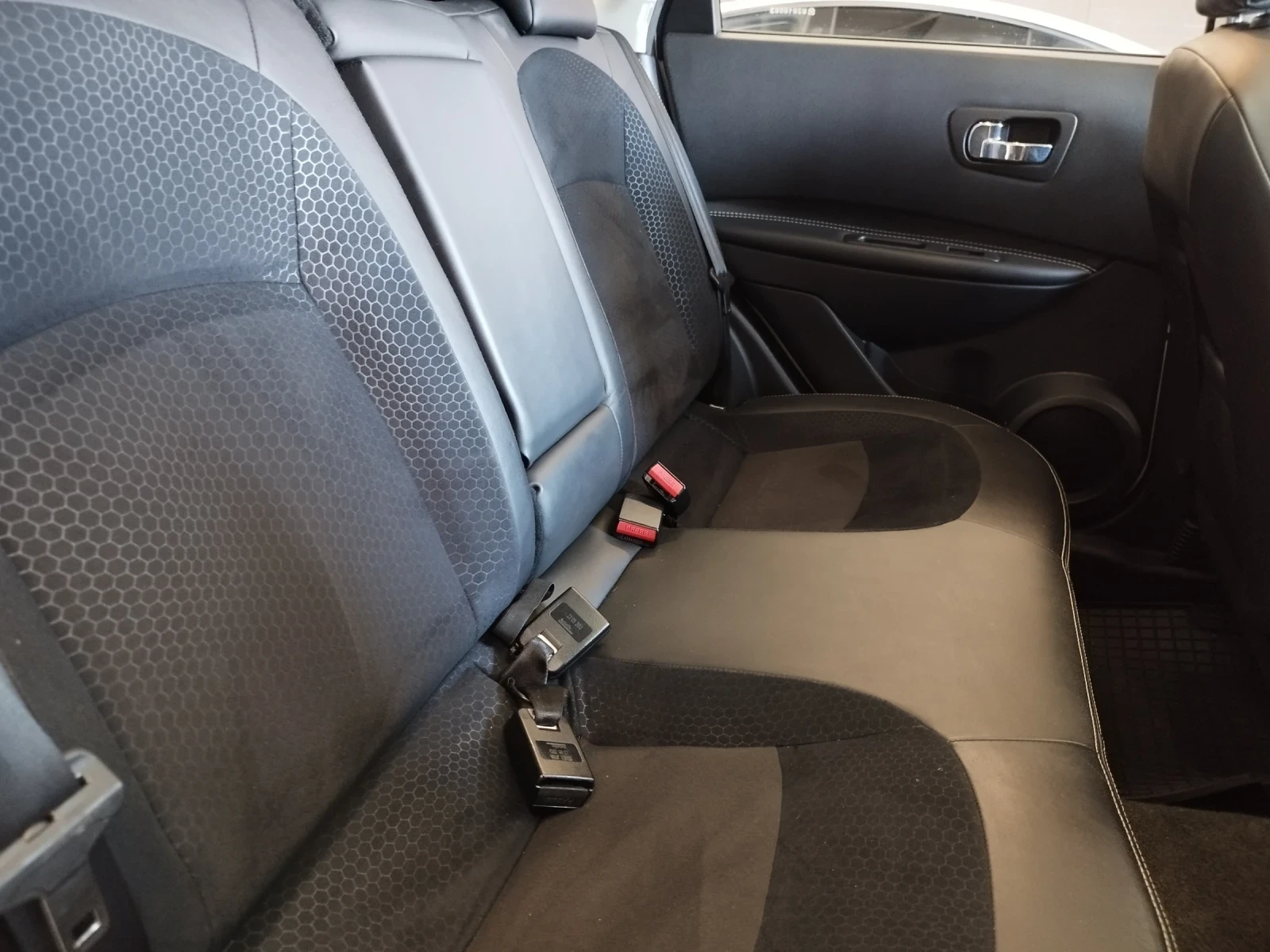 Nissan Qashqai 2.0dci 4x4 Automatic - изображение 10