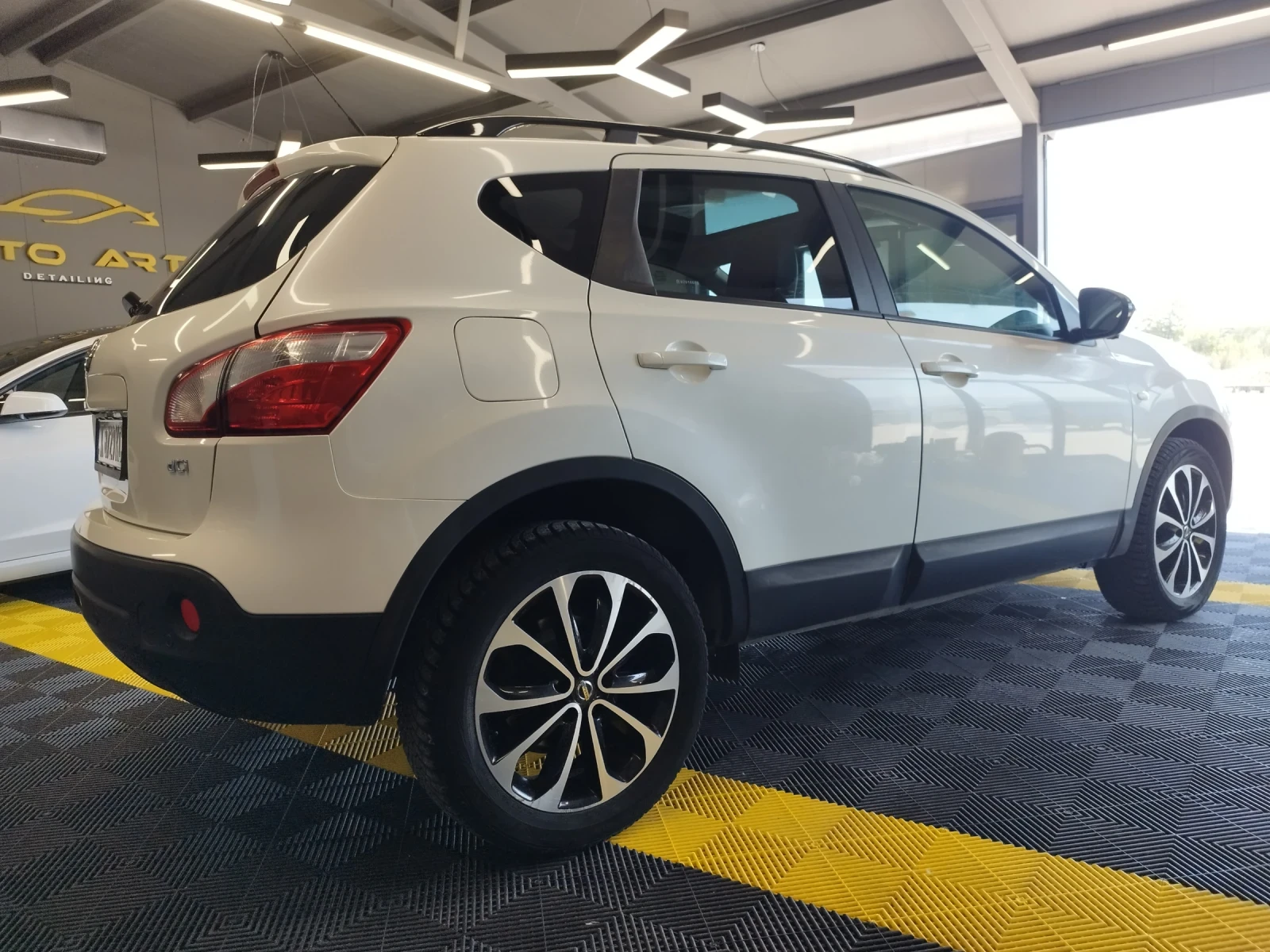 Nissan Qashqai 2.0dci 4x4 Automatic - изображение 5