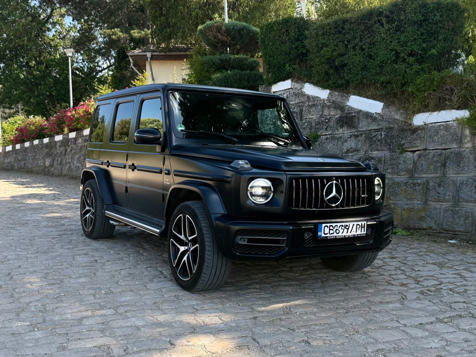 Mercedes-Benz G 63 AMG 3D BUR* MAGNO* 360* LANEASSIST* AMBIENT, снимка 2 - Автомобили и джипове - 53803975