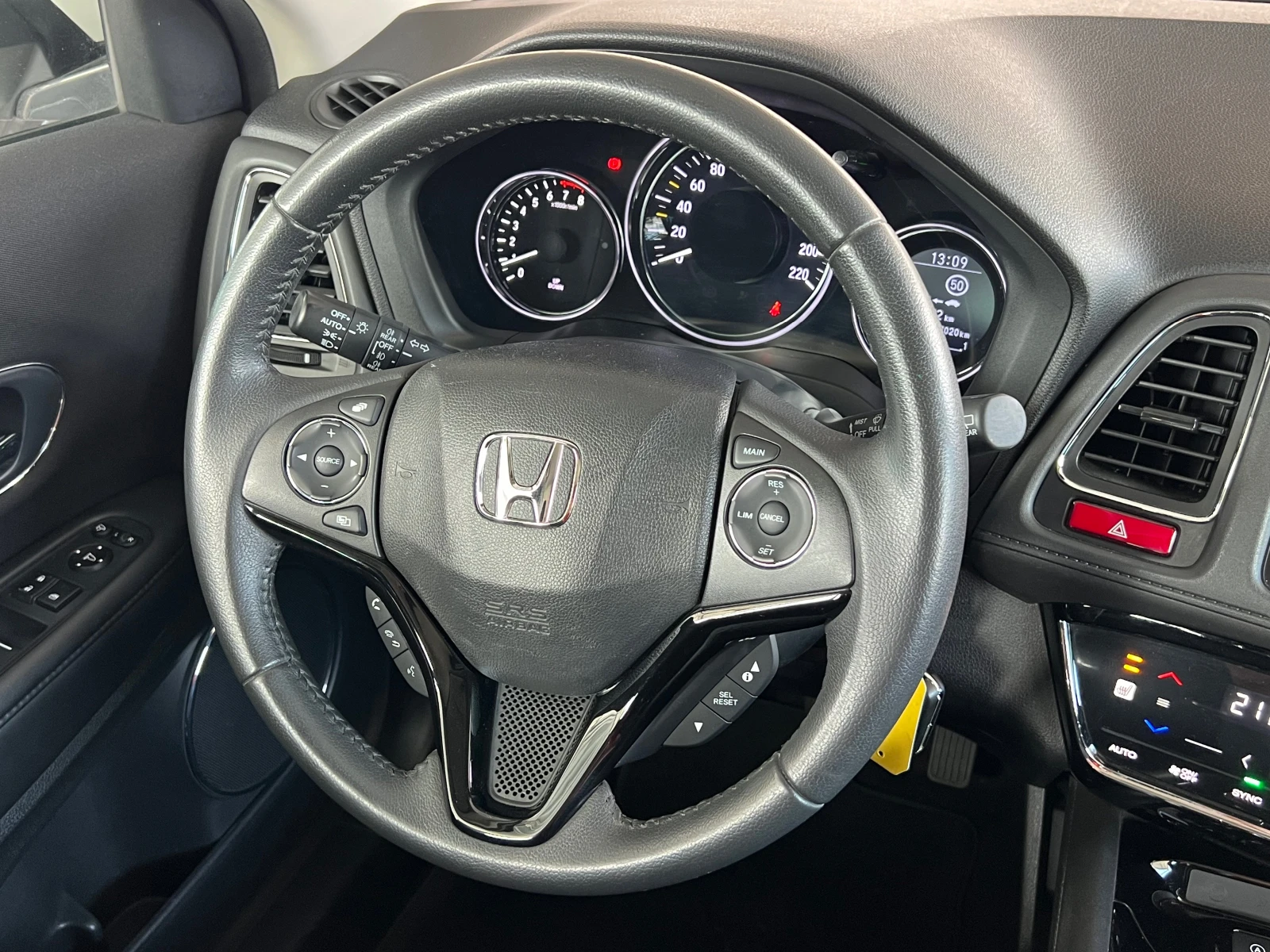Honda Hr-v 1.5I-VTEC, ELEGANCE, FULL SERVICE HONDA-KATO HOB!!, снимка 12 - Автомобили и джипове - 54930681