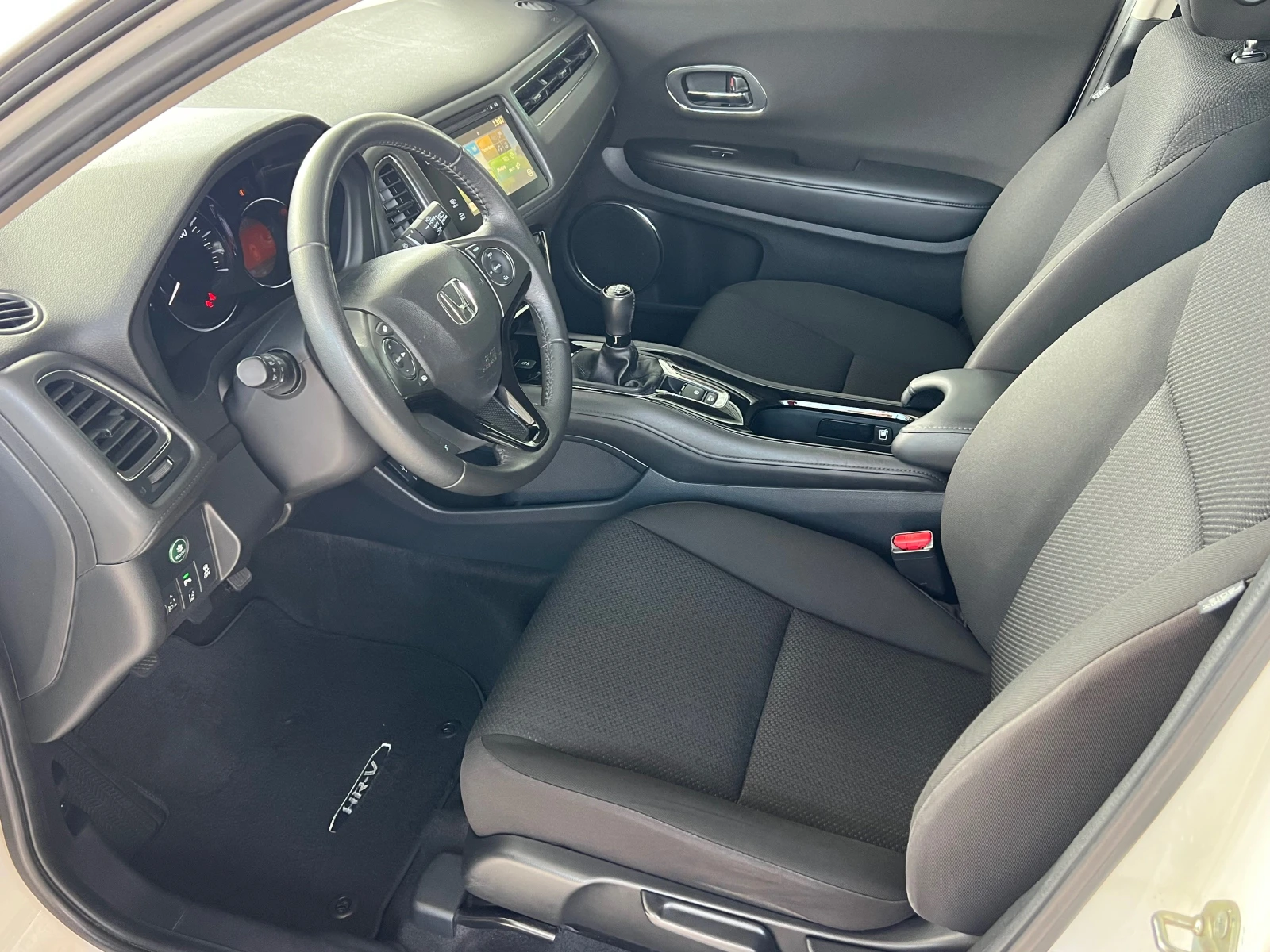Honda Hr-v 1.5I-VTEC, ELEGANCE, FULL SERVICE HONDA-KATO HOB!!, снимка 9 - Автомобили и джипове - 54930681