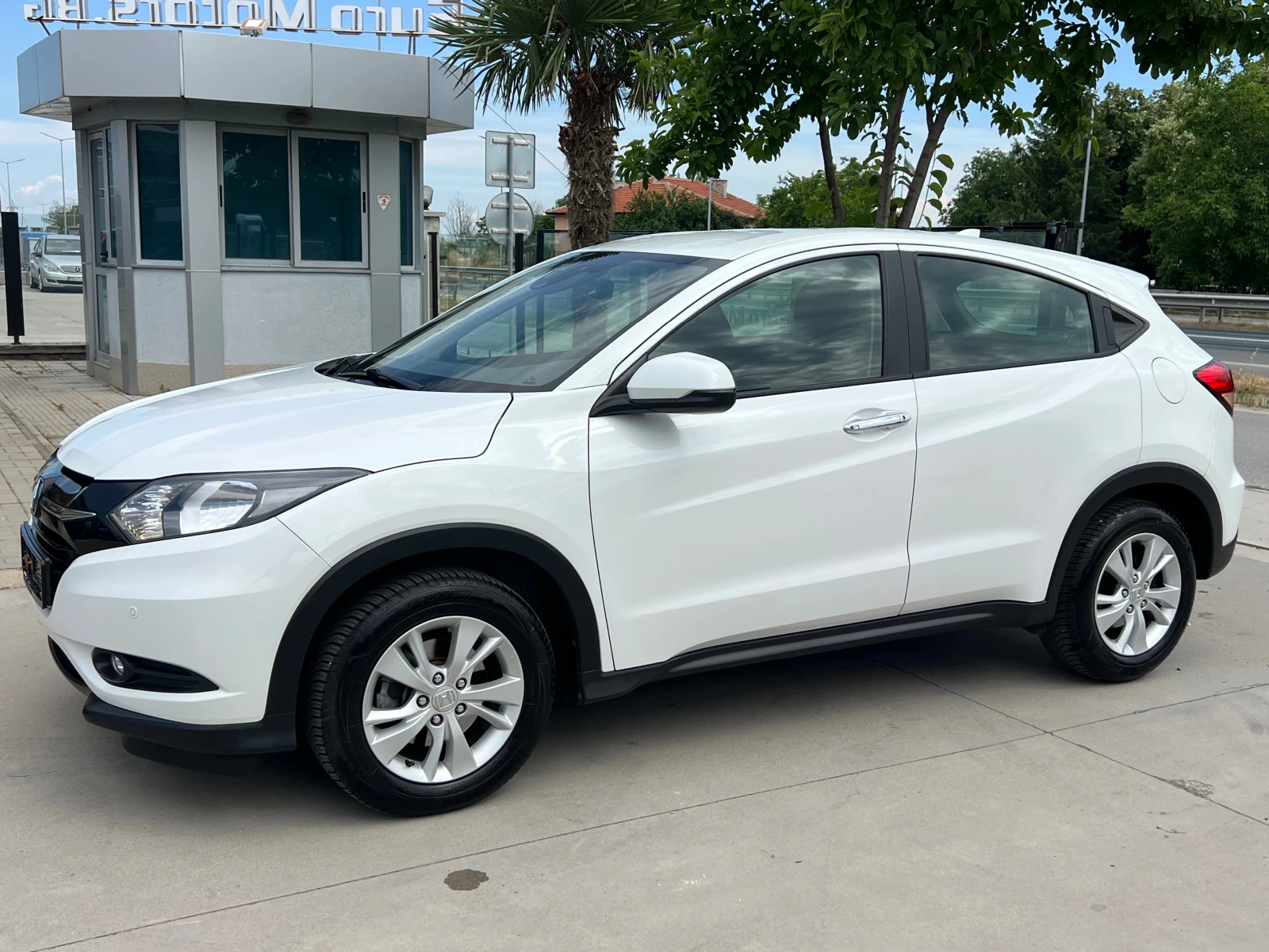 Honda Hr-v 1.5I-VTEC, ELEGANCE, FULL SERVICE HONDA-KATO HOB!!, снимка 7 - Автомобили и джипове - 54930681