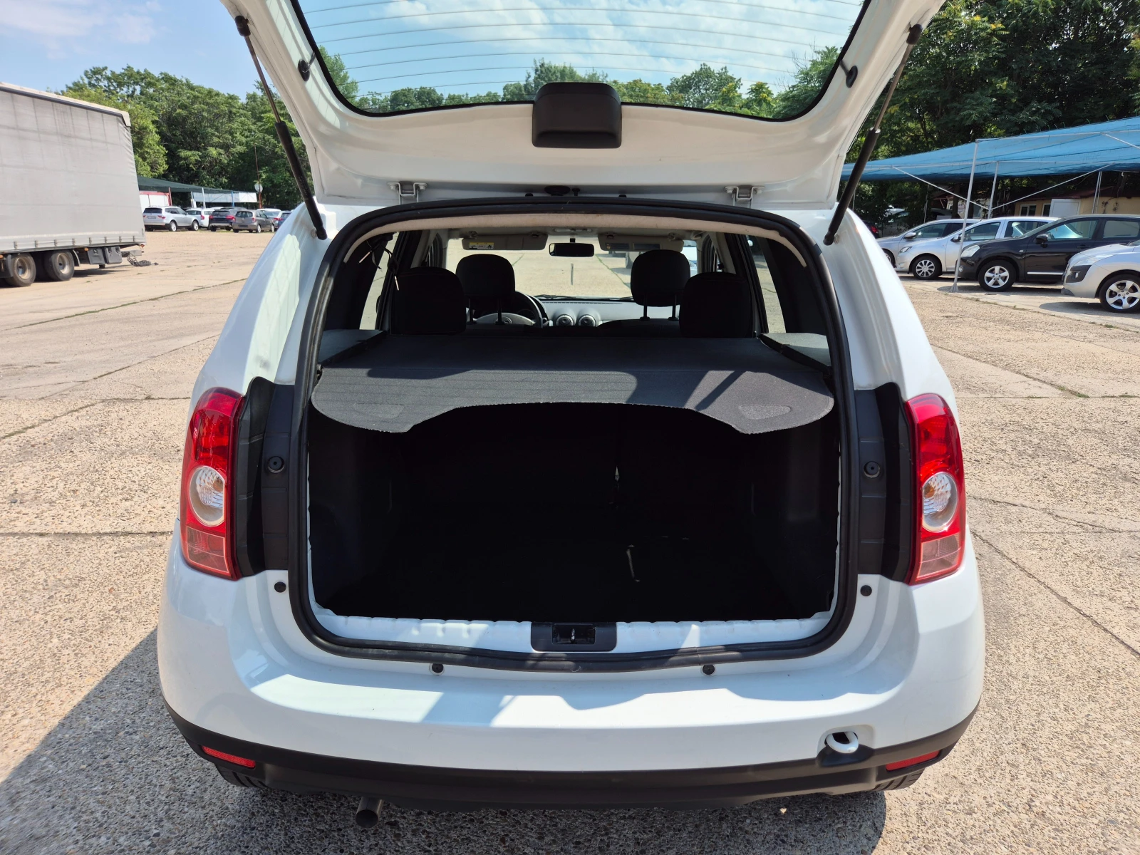 Dacia Duster 1.6i-Газ, Италия, снимка 10 - Автомобили и джипове - 55352435