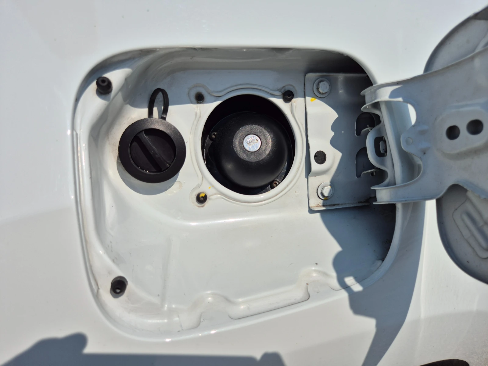Dacia Duster 1.6i-Газ, Италия, снимка 11 - Автомобили и джипове - 55352435