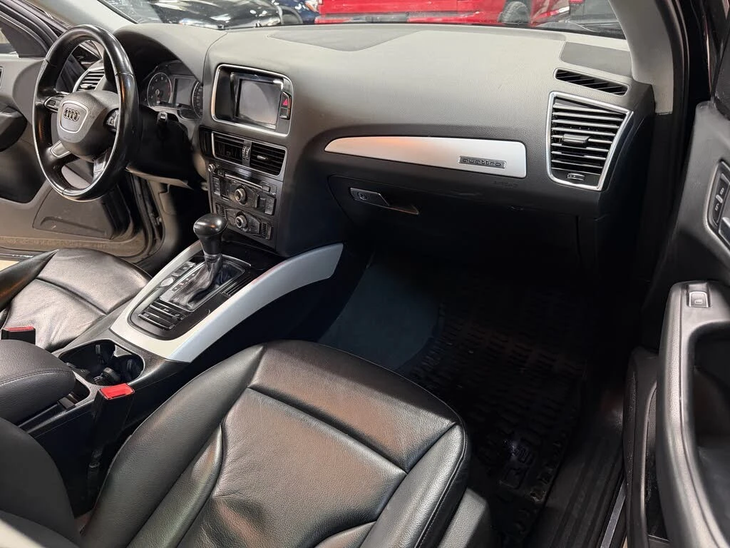 Audi Q5 Панорама * Keyless * АвтоКредит (ЦЕНА ДО БГ), снимка 13 - Автомобили и джипове - 56239656